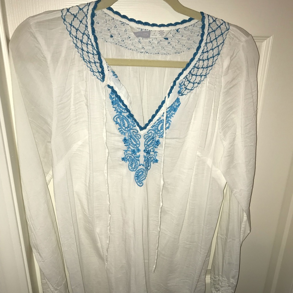 Athlete swim cover up white and light blue